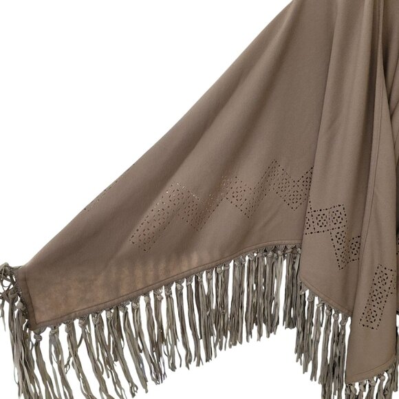 100% Cashmere Beige Poncho Wrap Fringe Trim Eyelet Design OS Made in Italy - Picture 9 of 10